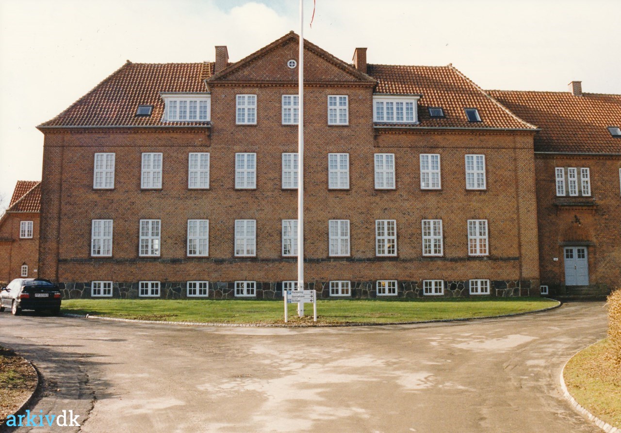 elektropositive vurdere ufravigelige arkiv.dk | Guldhøj, tidligere skole. Odensevej 22, Ringe. 1995.