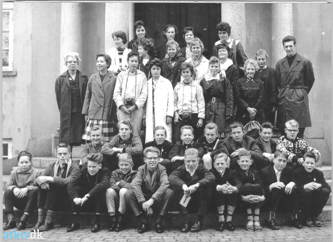 arkiv.dk | Galten Hovedskole, Nørregade 33, 7a og 7b på klassetur København. 1961/62.
