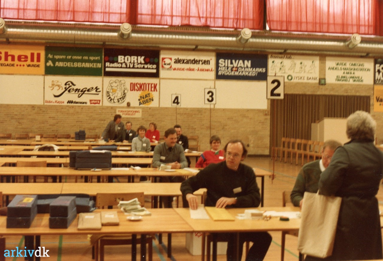 | Byrådsvalg. 1985. Valglokale i Varde hallen