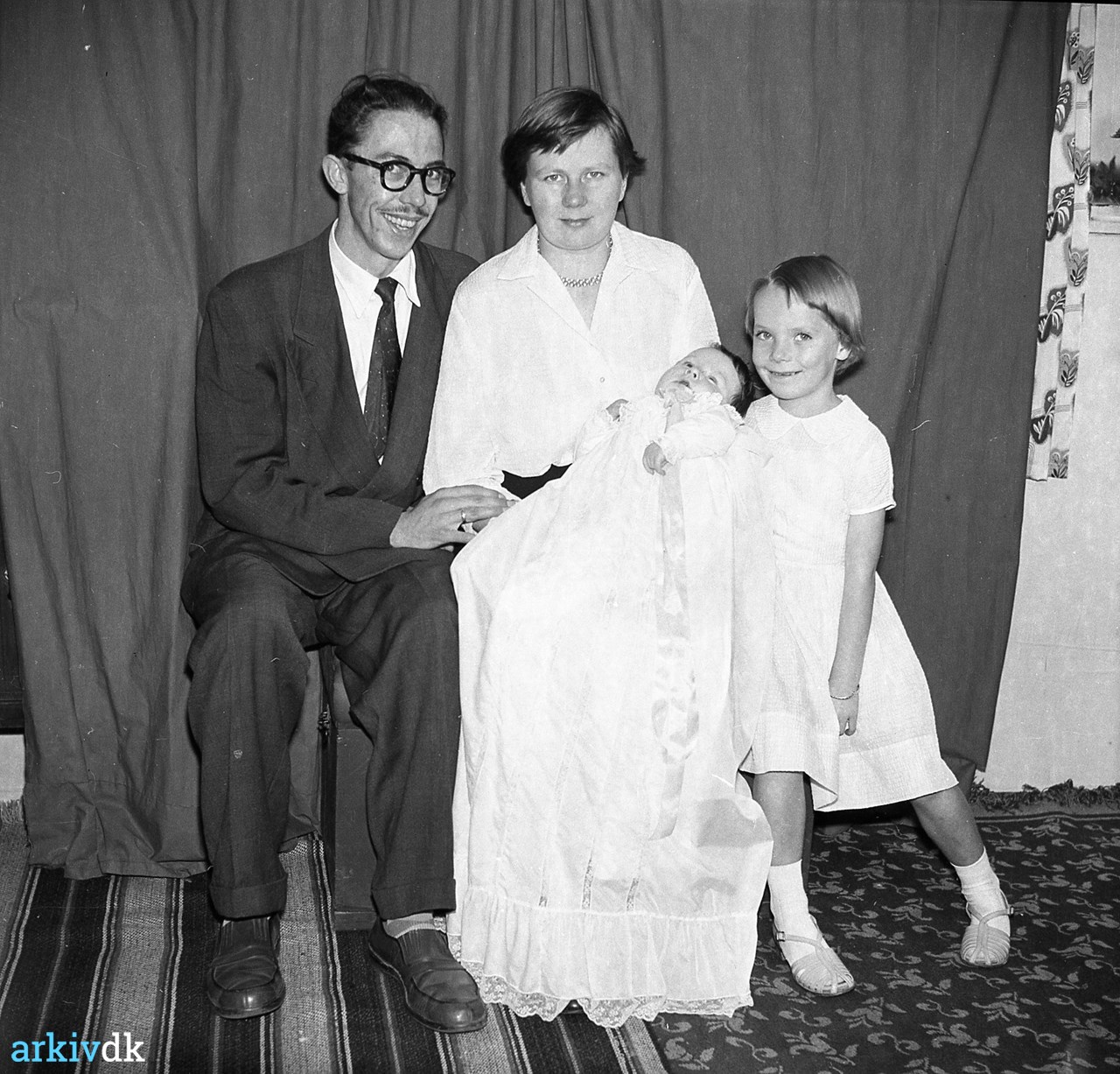 arkiv.dk | Aase og John Dencker familiefoto dåb