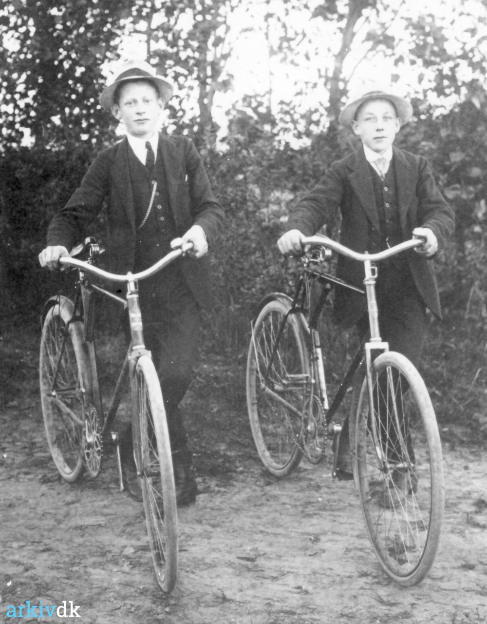 | Elmer Sørensen Jens Jensen med cykler