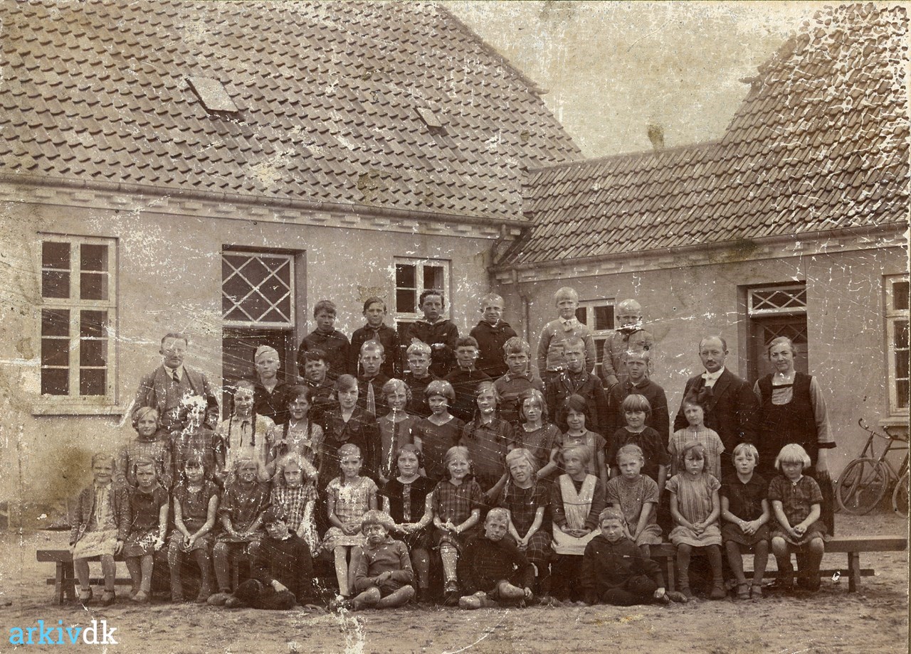 | Skole, 1926. Elever og lærere.