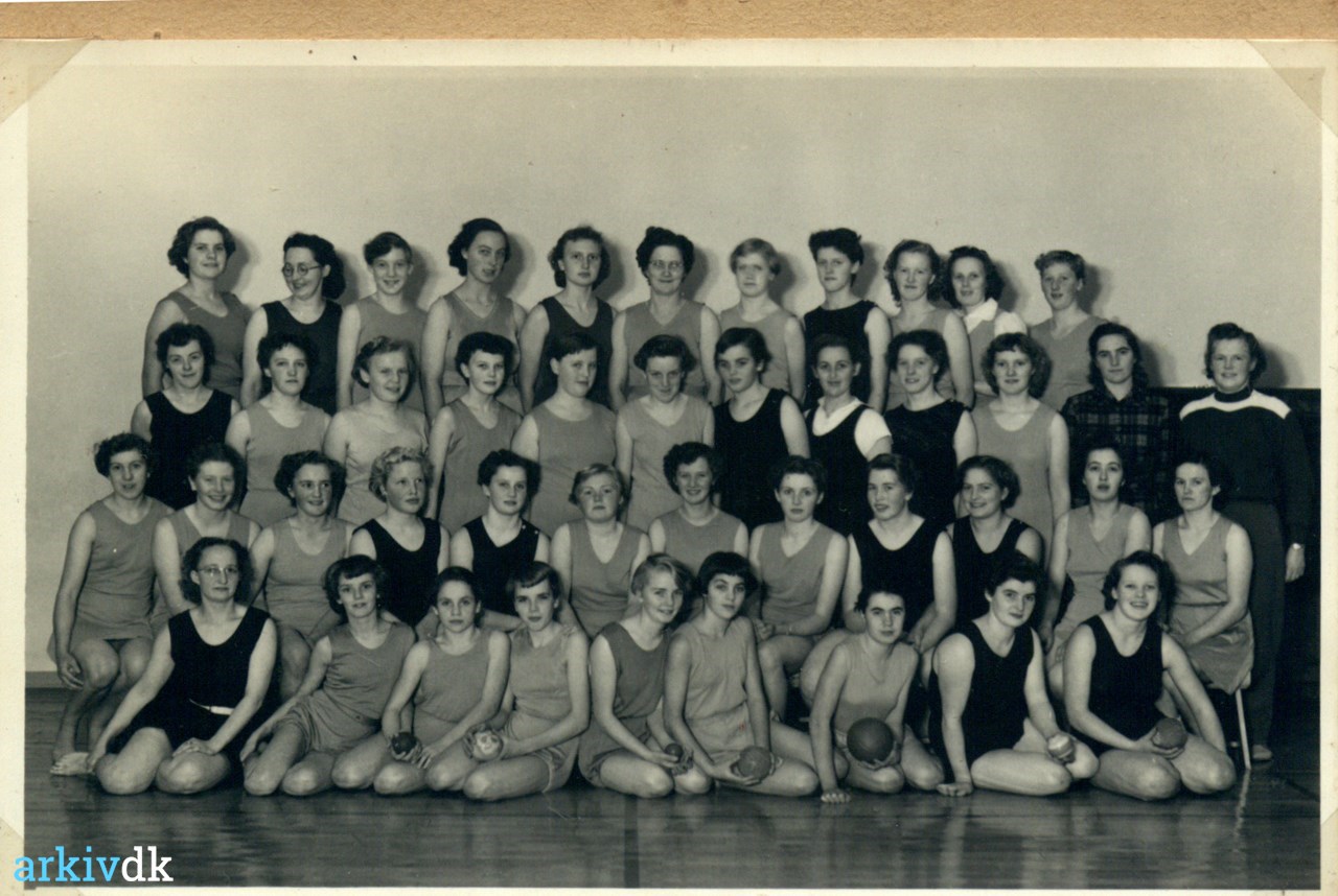arkiv.dk | Piger 1952 - 53 Bøvling Gymnastikforening