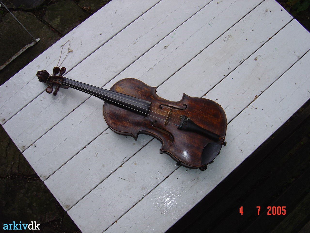 arkiv.dk En 150 år violin.