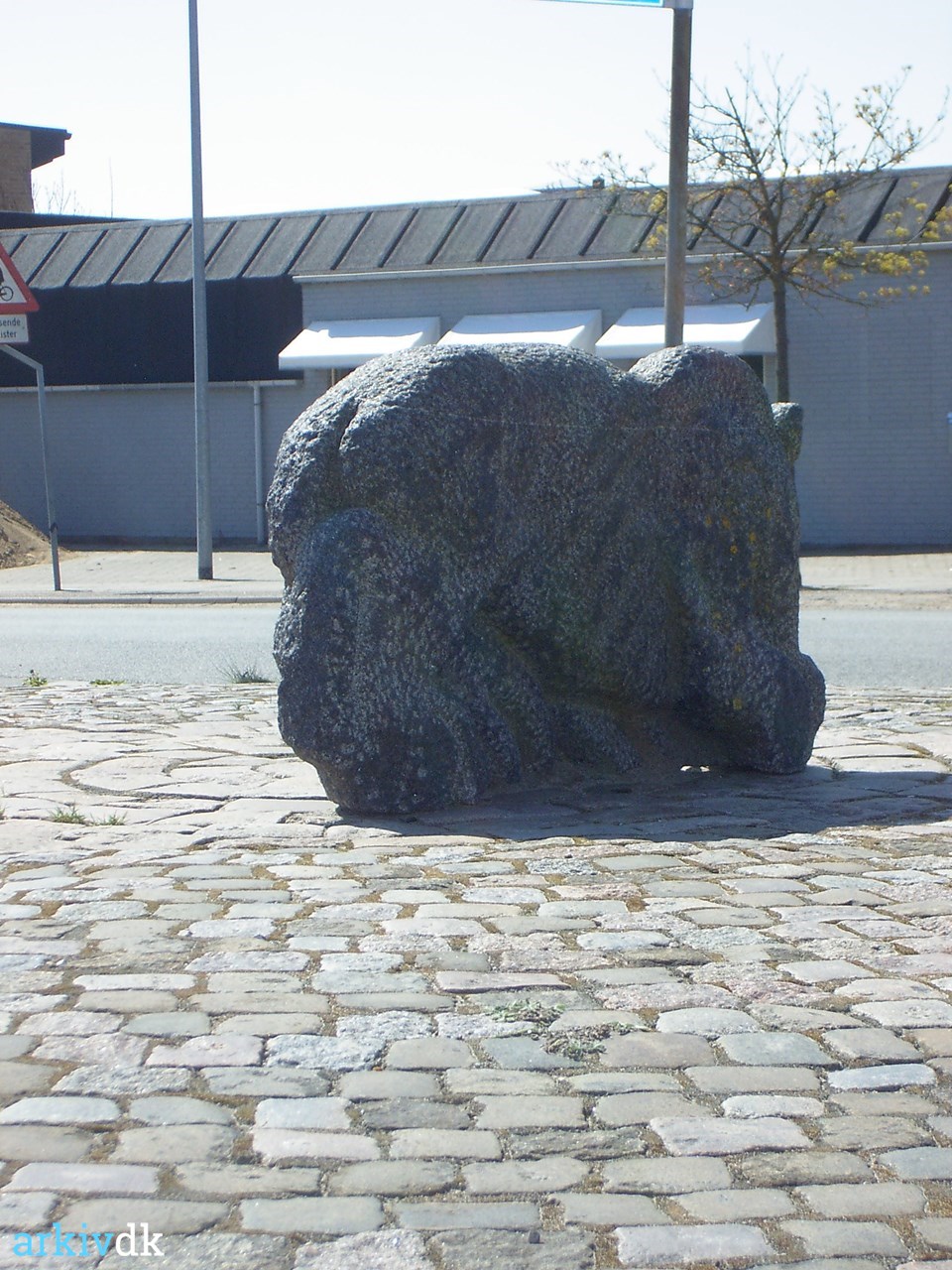 struktur Dempsey Picasso arkiv.dk | Claus Ørntoft, Råbende dyr, granit, 1996. Nørrebro / Hans  Christian Høyrups Gade, Hjørring, placeret 1999.