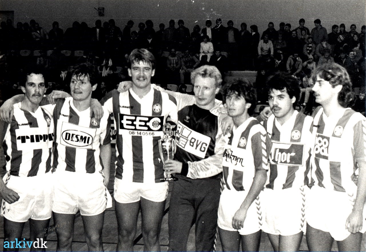 arrangere nå hjælper arkiv.dk | Aalborg Boldspilklub (AaB). Indendørs fodbold. År 1985