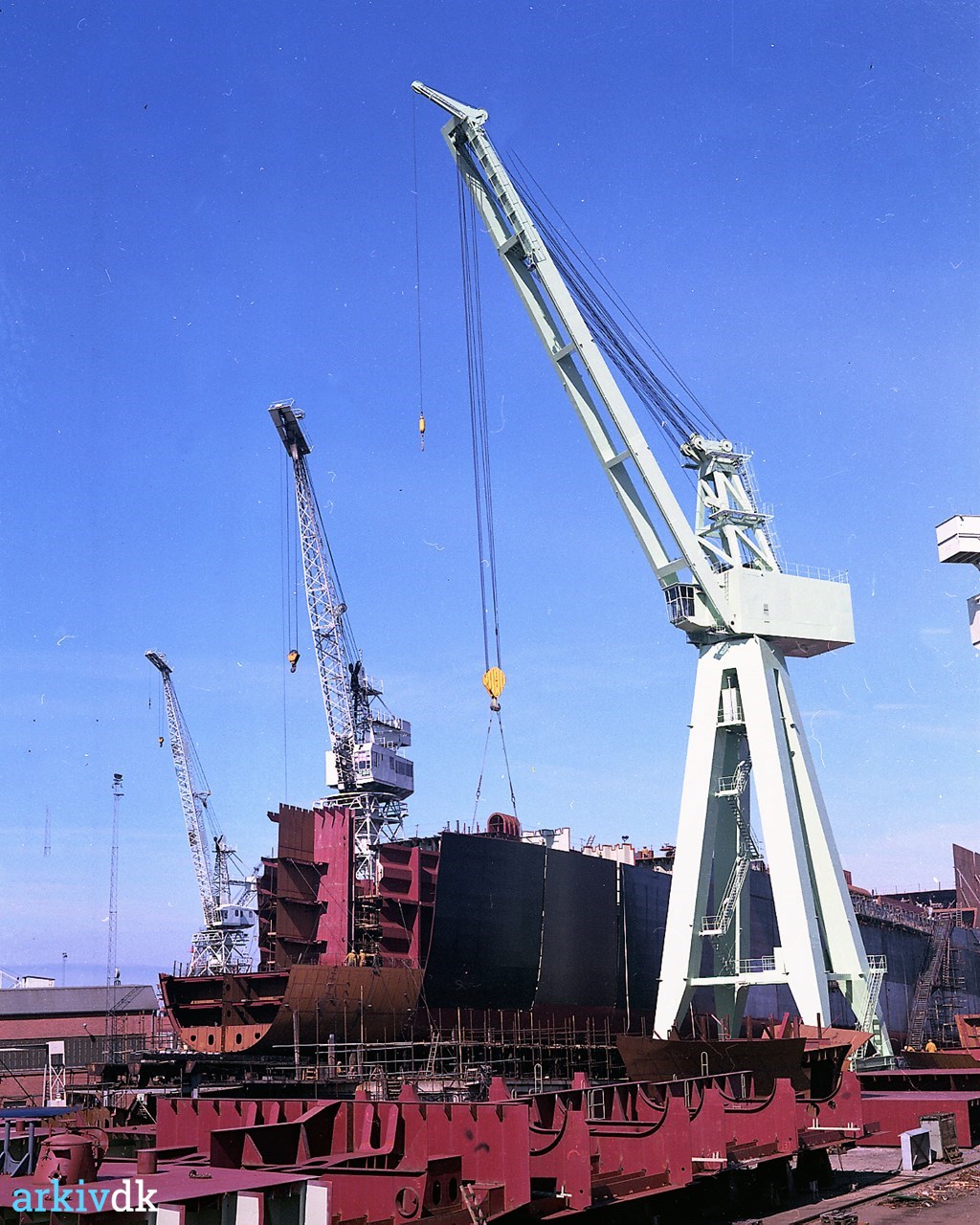 arkiv.dk | 100 tons kran på Nakskov Skibsværft.