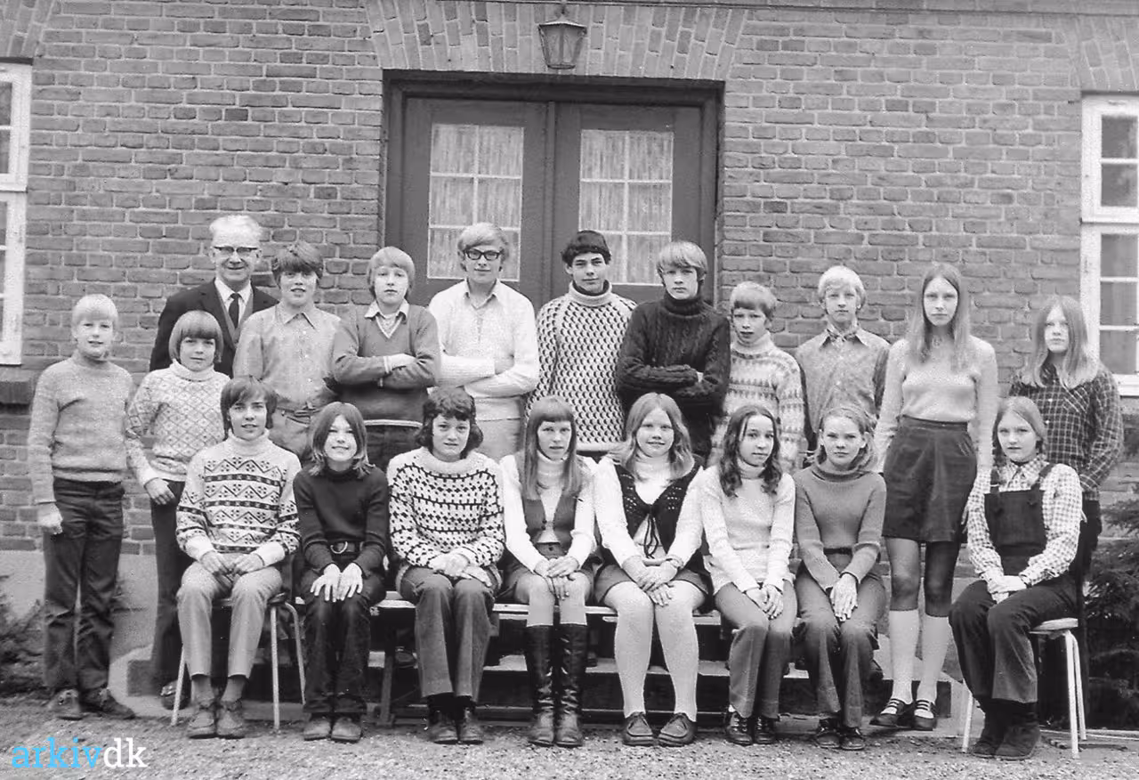 arkiv.dk Konfirmandhold fra 7.A og 7. B i Nørre Vedby skole, som blev