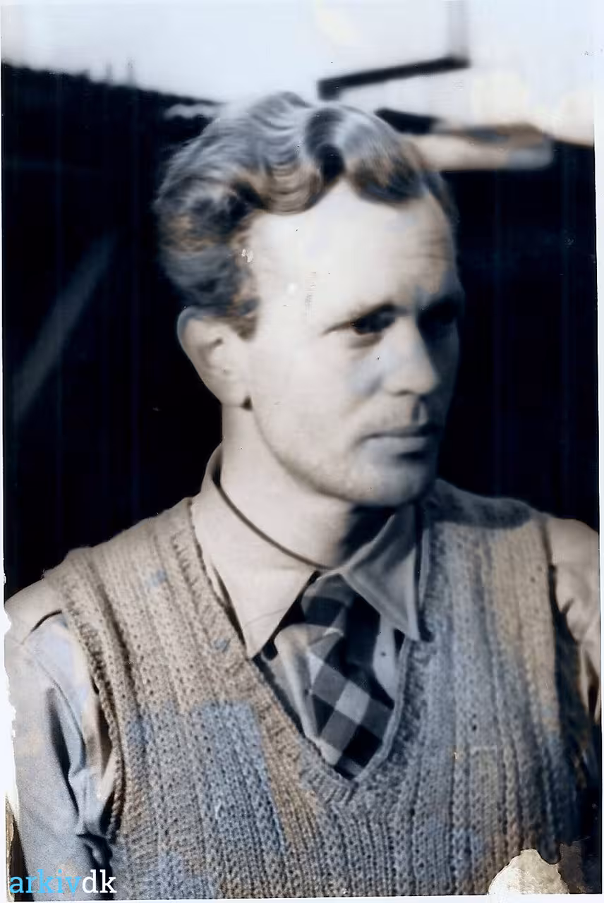 arkiv.dk Billedhugger Robert Lund Jensen, Odense