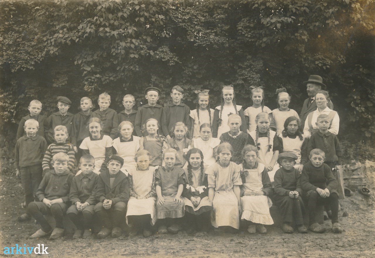 kæmpe slette bøn arkiv.dk | Gjerrild Skole - elevfoto ca.1919