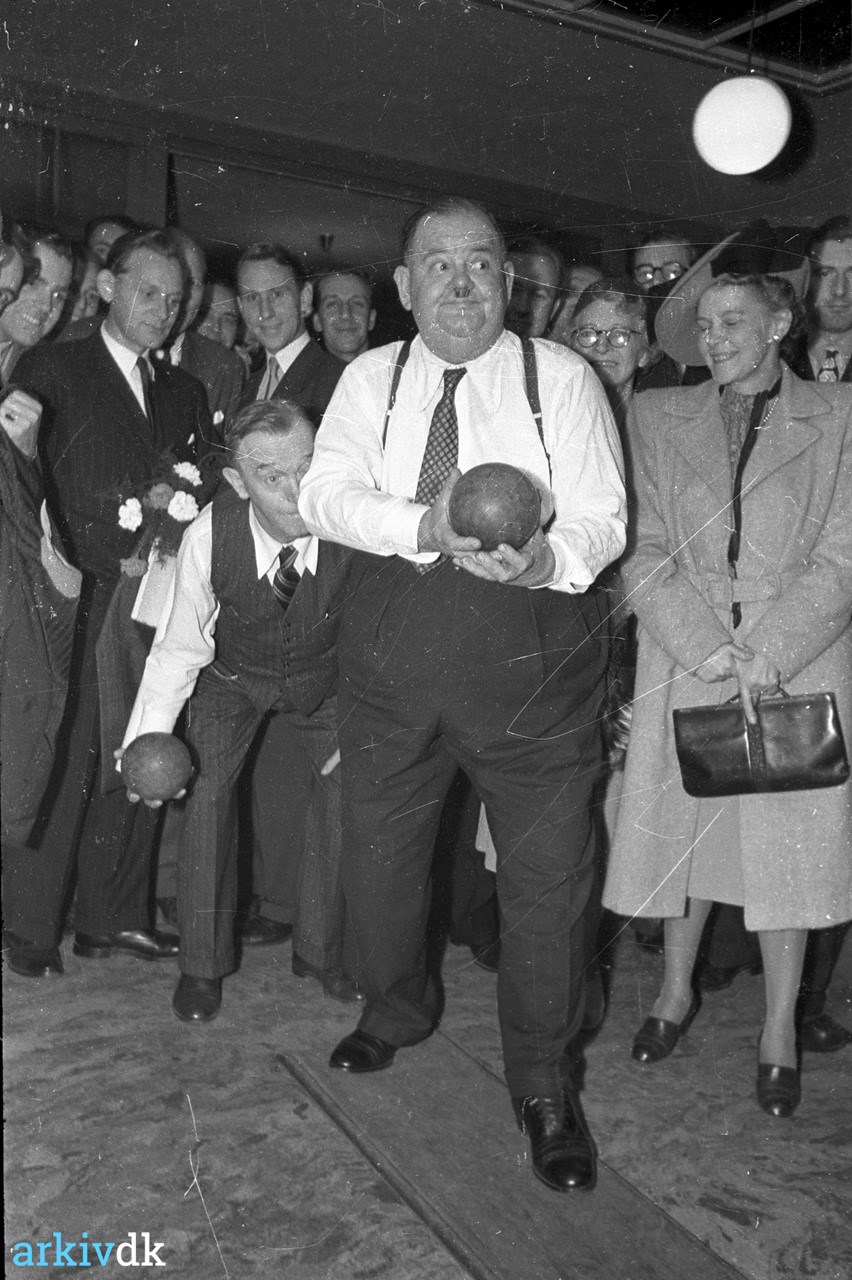 arkiv.dk | Gøg Gokke tager kegler i 1947.