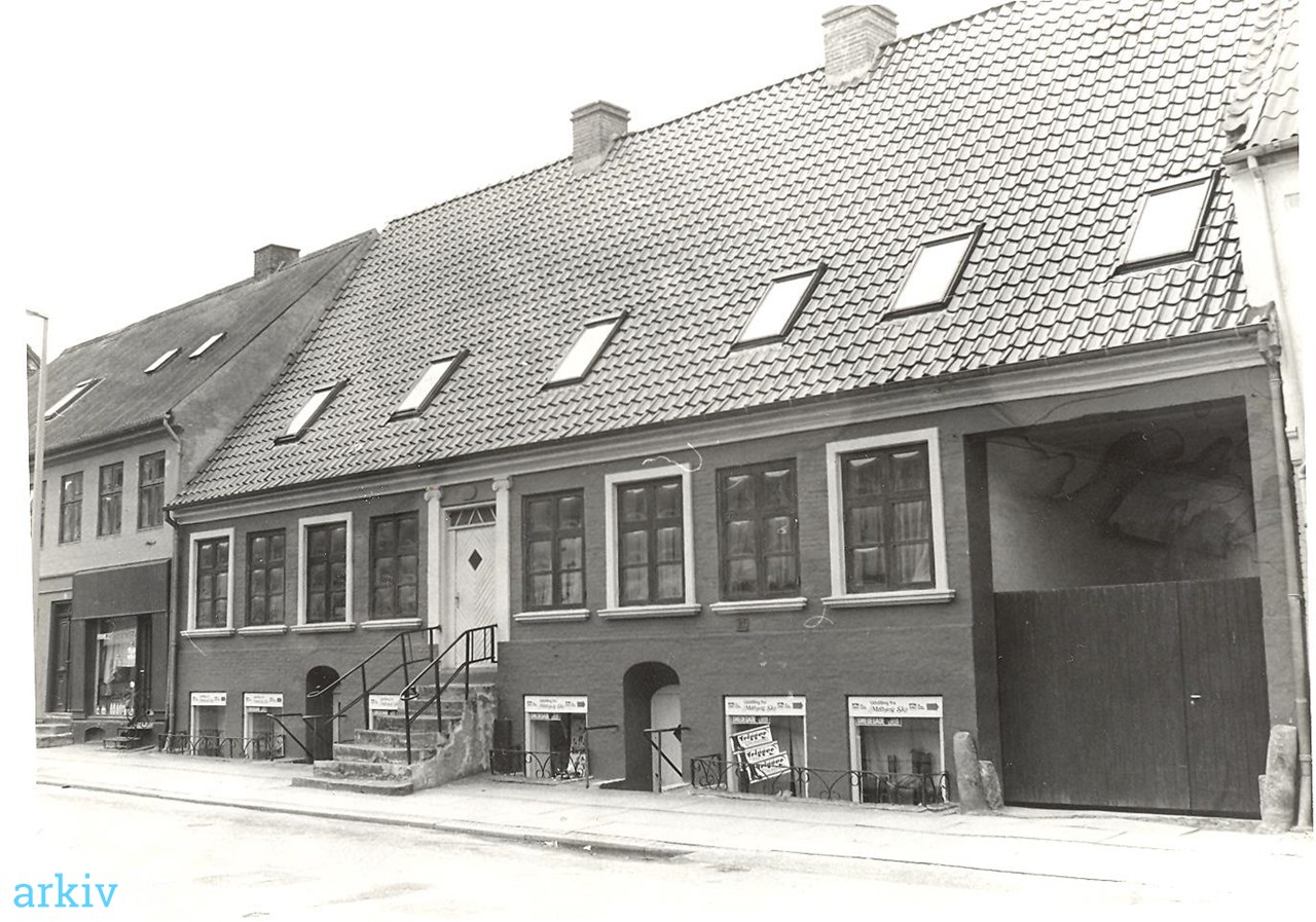 arkiv.dk | Smedegade 87, med udstilling Mølbjerg Sko i kælderen