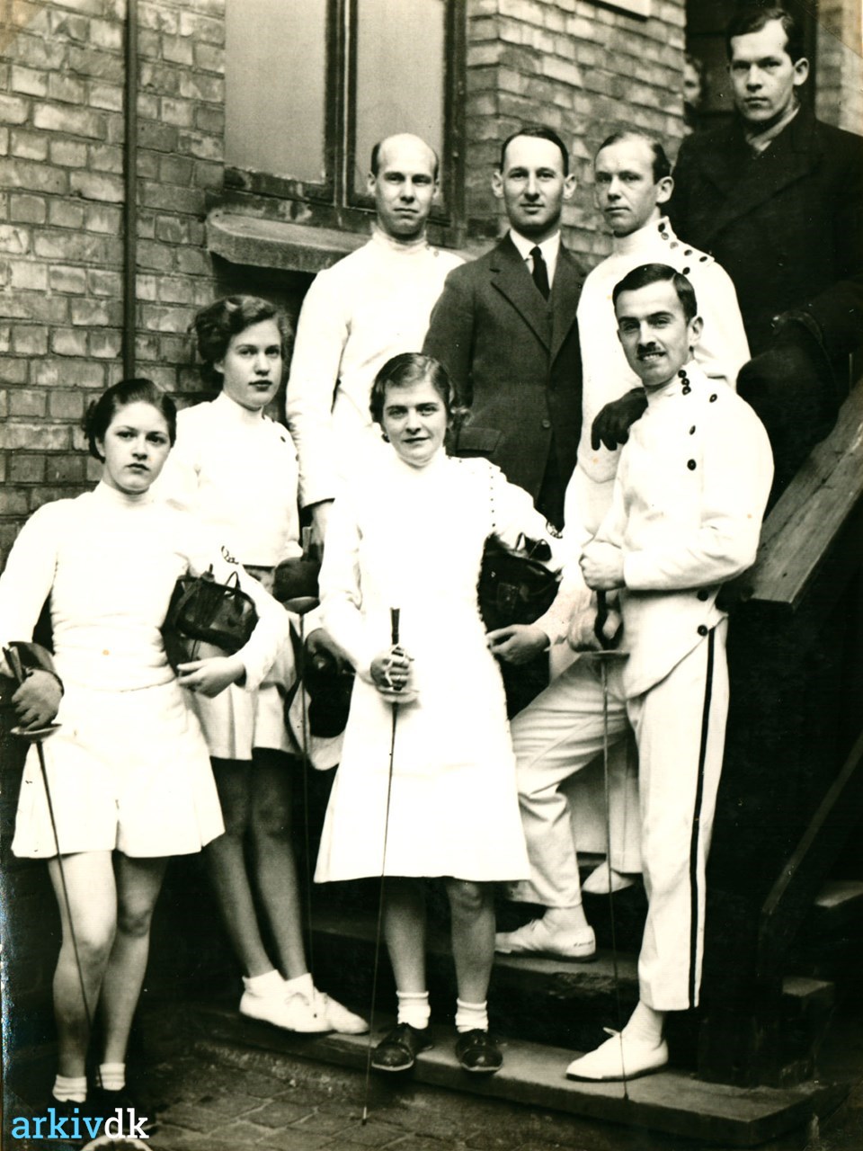 arkiv.dk | Aalborg Fægteklub. Inga Hansen, Kamma Kragelund, Rigmor P. Karner, H. C. Petersen, Svend Moritz, Espersen og Ejerskov. 1936.