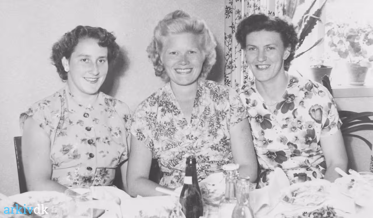 arkiv.dk Bodil Rasmussen, Elly Just Pedersen og Astrid Egebjerg