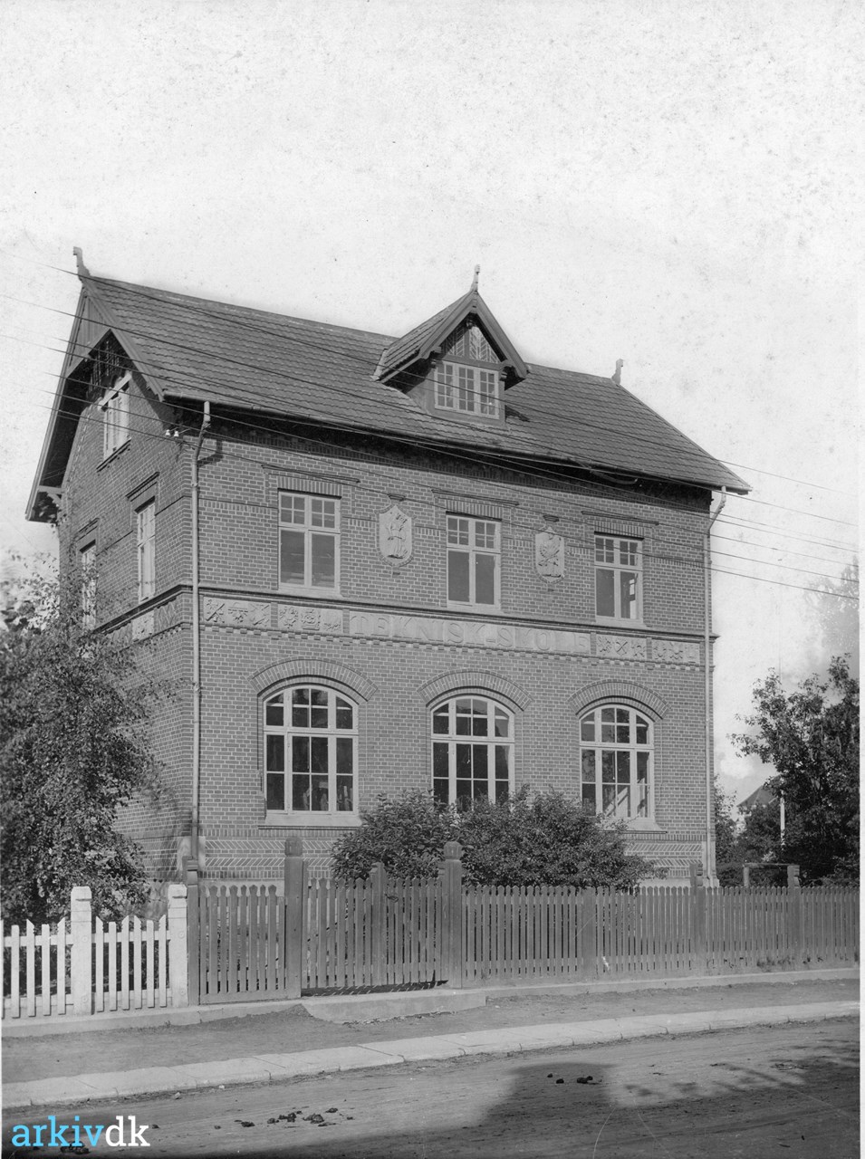 fremsætte deltage Mappe arkiv.dk | Algade 74, "Teknisk Skole", ca. 1920. Ringe Tekniske Skole.