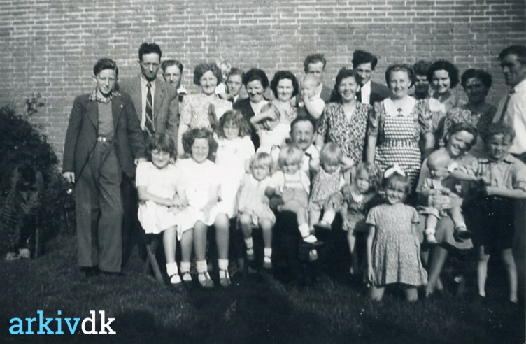 sortere Vent et øjeblik løgner arkiv.dk | Familien Overgaard fra Stoholm ca. 1951-52.