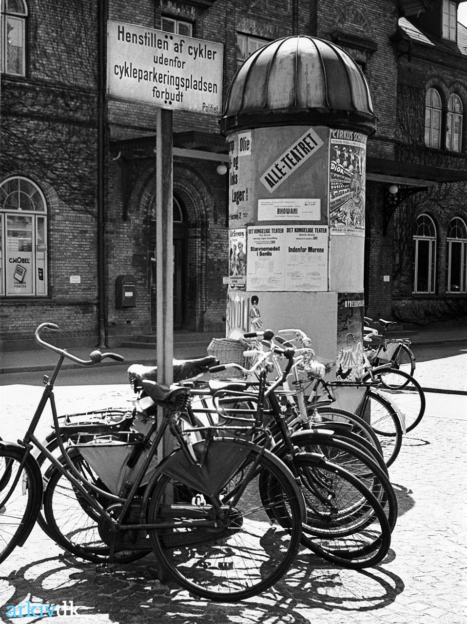 arkiv.dk Ulovligt cykler Charlottenlund station