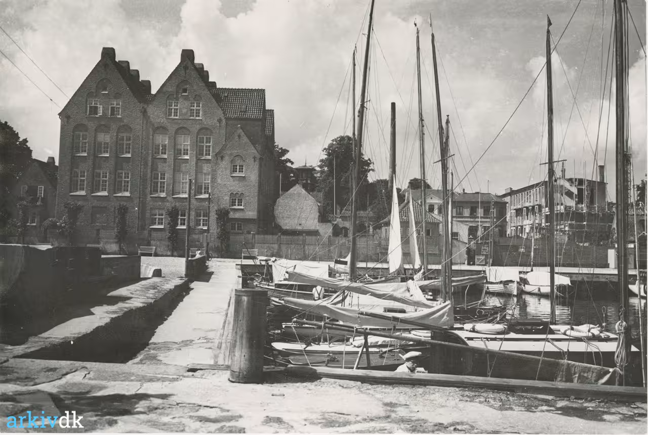 arkiv.dk Taarbæk Skole.