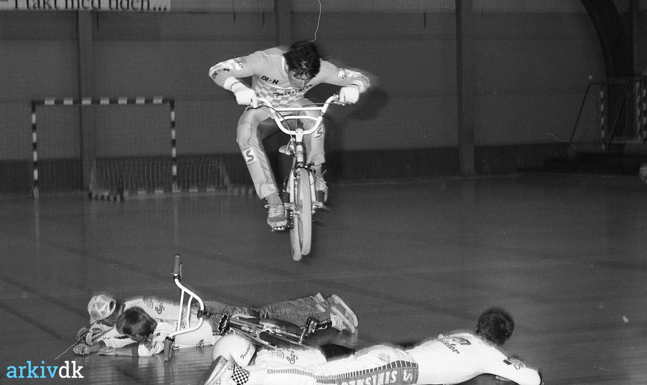 | Cykel-akrobater i Lynghallen, 1985
