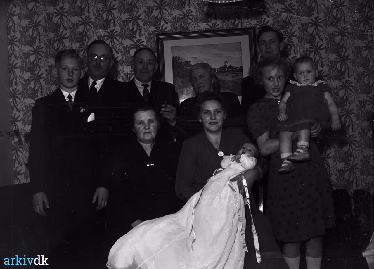 arkiv.dk | Barnedåb - billedserie med 9 billeder - tryk på første ...