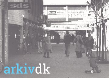 Becks let lovgivning arkiv.dk | Albertslund Centrum. Stationstorvet. Efteråret 1976.