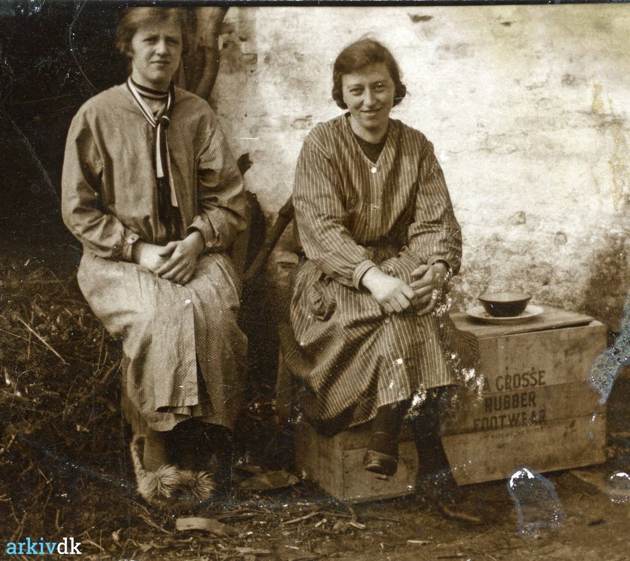 arkiv.dk Jenny Christensen, Søndergade 22, og Marie Jørgensen, år 1927, sogn