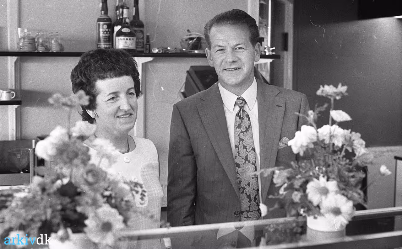 Arkiv dk Nyt Cafeteria I Petersmindehallen 1970