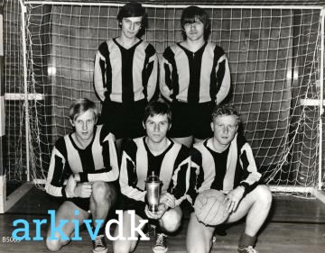 Moden Stige Bogholder arkiv.dk | Flyvestation Aalborg. Indefodbold. Flere AaB-spillere. År 1970