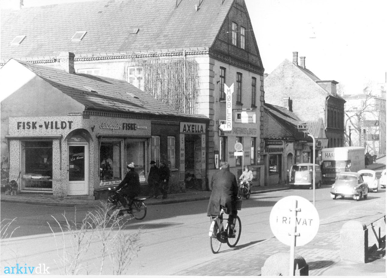 arkiv.dk | Albanigade 1968 Hjørnet af Albanigade og Kron- prinsensgade.